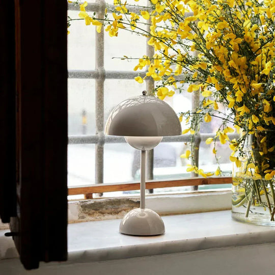 LED Table Lamp - Compact Design - USB Rechargeable - Luvonic