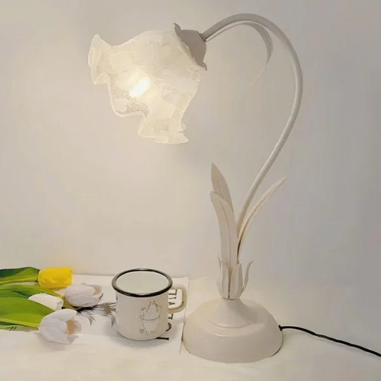 Lamp - Vintage Floral Design - Adjustable Arm