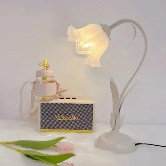 Lamp - Vintage Floral Design - Adjustable Arm