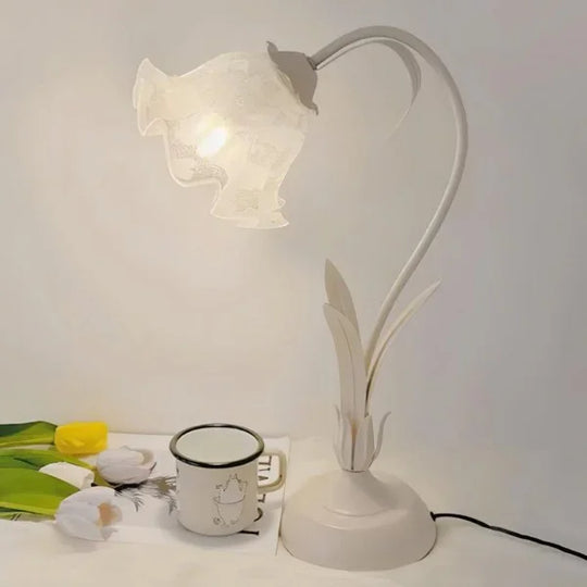 Lamp - Vintage Floral Design - Adjustable Arm