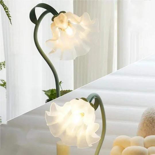 Lamp - Vintage Floral Design - Adjustable Arm