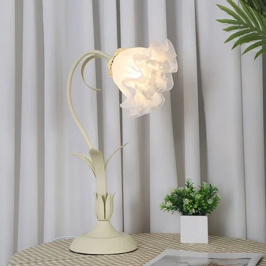 Lamp - Vintage Floral Design - Adjustable Arm